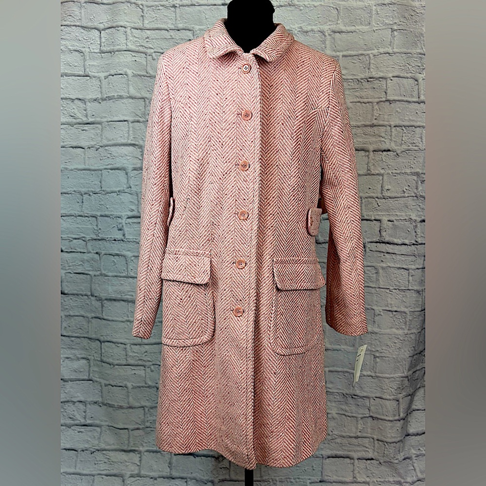 Stylish Pink & White Wool Coat - Perfect for Any Season!
Levine Classics.
